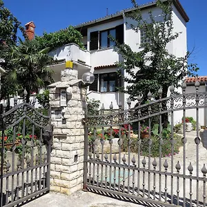 Mira Apartment