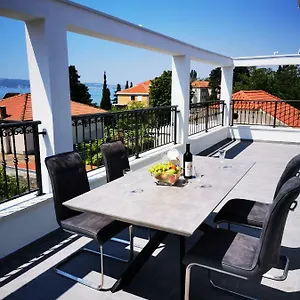 new-apartments-9-minutes-from-split-airport.hotels-in-trogir.com/